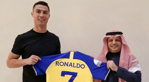 Cristiano Ronaldo a semnat cu Al Nassr și va fi cel mai bine plătit sportiv al planetei Cristiano Ronaldo a semnat cu Al Nassr din Arabia Saudită