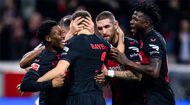Bayer Leverkusen 3-0 Bayern München. Pas mare pentru Leverkusen spre primul titlu de campioană a Germaniei Victorie uriașă pentru Bayer Leverkusen, 3-0 cu Bayern Munchen
