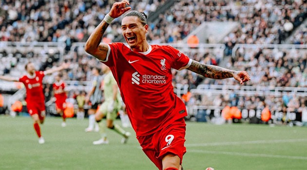 Newcastle 1-2 Liverpool. Dublă a lui Núñez pentru o improbabilă întoarcere de rezultat Darwin Nunez, dublă în Newcastle - Liverpool 1-2