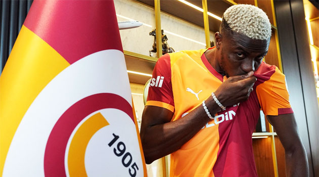 Analiză CBS Sports a spectaculoasei perioade de transferuri a fotbalului turc: cum au reușit Galatasaray și Fenerbahçe să investească mai mult decât mari cluburi din Europa Victor Osimhen, transferat de Galatasaray pentru 75 milioane de euro